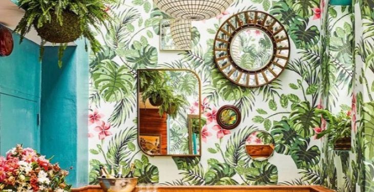 Những bông hoa nhỏ xinh là những họa tiết đặc trưng trong Tropical Style
