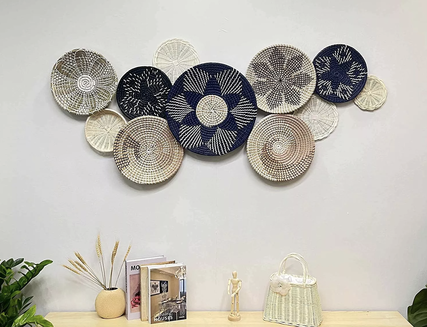 Những chiếc đĩa cói decor không gian thêm tự nhiên, sinh động